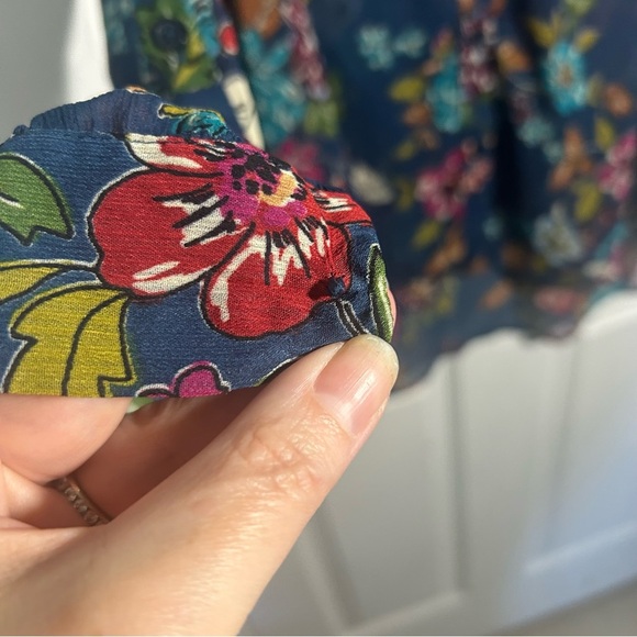 Kut from the Kloth Navy Floral Sheer Sinclaire Button Down Blouse Size Large - Picture 10 of 15